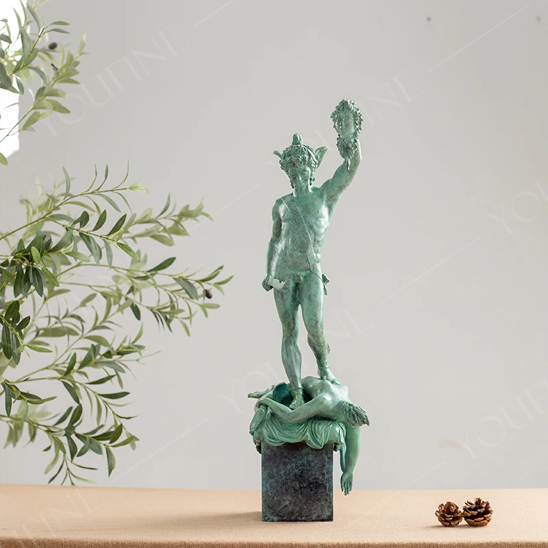 ברונזה פרסאוס עם ראשה של מדוזה פסל מיתולוגיה קלאסית ברונזה פרסאוס פיסול עבור עיצוב הבית קישוטים מלאכת יד . ' - ' . 1