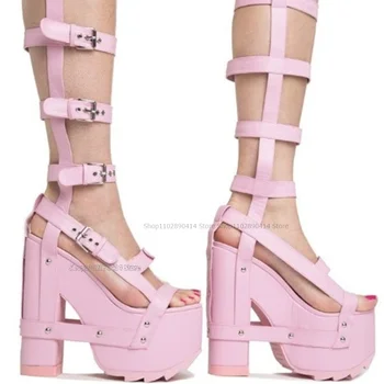 כיכר אבזם עיצוב הפלטפורמה סנדלים מגפיים חלול שילבה נשים נעלי קרסול אבזם רצועה עבה בוהן פתוח עקבים Zapatillas Mujer